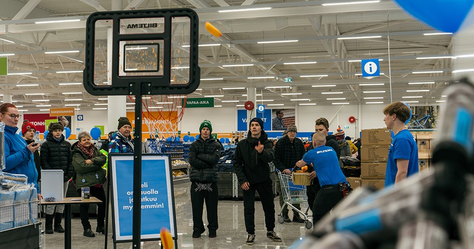 Poika heittää hodarilelua