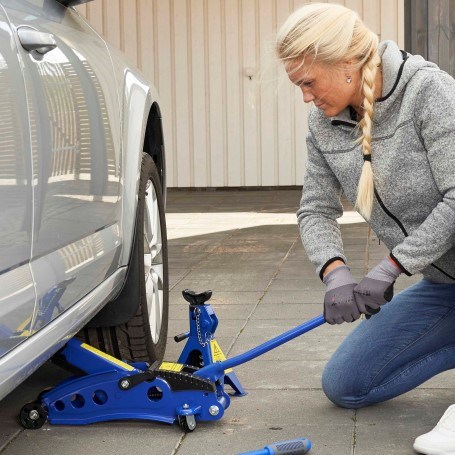 Tunkin ostaminen autoon: huomioitavat asiat
